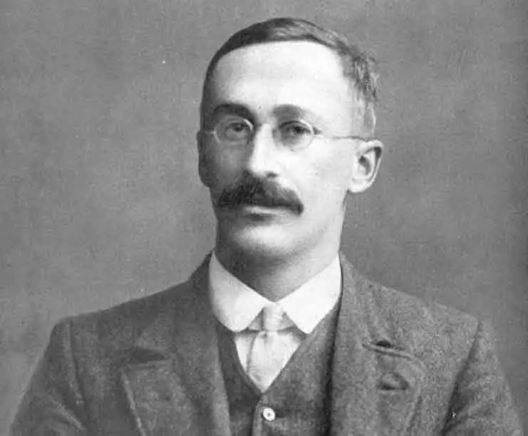 Black-and-white portrait photograph of William Sealy Gosset, who published under the pseudonym 'Student'.